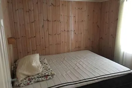 Feriehus Johans Waterfront Cabin