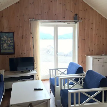 Feriehus Johans Waterfront Cabin Hag