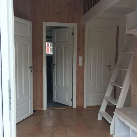 Johans Waterfront Cabin Feriehus *